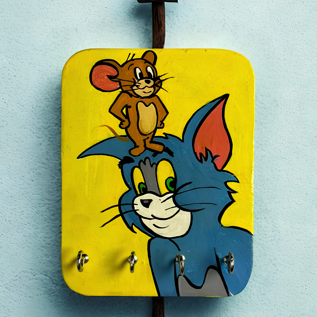 wooden wall hanging in multicolor featuring tom and jerry with 4 metal hooks